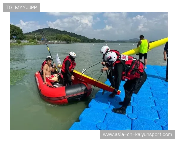 皮划艇夜赛采用安全船队护航，赛事运营水平上升