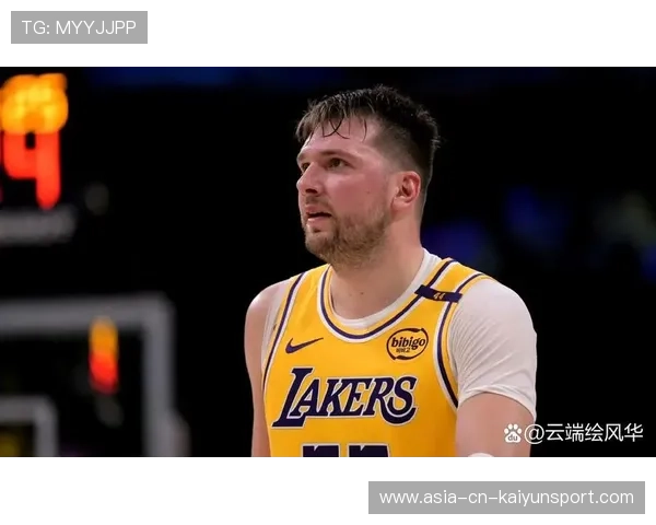 东契奇后撤步停顿，空位三分机会溜走，东契奇1.8秒